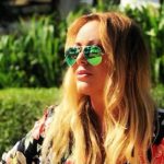 Юлия Началова показала на пляжном фото идеальную фигуру в сдельном купальнике