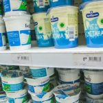 Продукты с заменителями в ЕАЭС больше нельзя выдавать за сметану и молоко