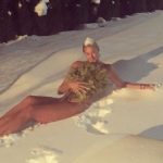 Голая Анастасия Волочкова упала в сугроб