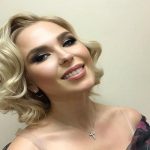 Пелагея вышла в свет в стильном наряде