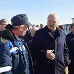 Лукашенко: мы не можем бросить убыточные хозяйства и работающих там людей