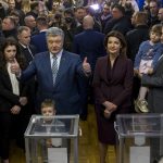 Порошенко проголосовал на выборах