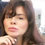 Анна Семенович перевоплотилась в брюнетку