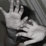 Пять мужчин изнасиловали девочку по дороге в школу