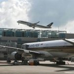 Самолет с 263 пассажирами сел в Сингапуре после сообщения о бомбе