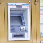 Пенсионер из Орши «отомстил» инфокиоску за то, что не смог снять деньги