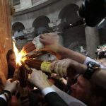 Благодатный огонь сошел в храме Гроба Господня