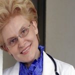 Некомпетентна и вводит в заблуждение: Елену Малышеву призвали к ответу за публичное оскорбление