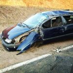 В Барановичском районе из-за лопнувшего колеса несколько раз перевернулась легковушка