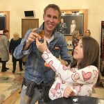 Алексей Панин угостил свою дочь коньяком