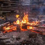 На Витебщине пенсионерка сжигала мусор и лишилась дома, бани и сарая