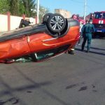 В Минске Hyundai протаранил и опрокинул на крышу Lada Vesta