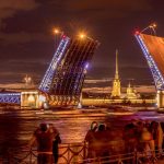 Приключения итальянца в России: турист пытался перепрыгнуть на машине разводной мост в Петербурге