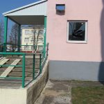 В Жодино мужчина разбил стекло в подъезде, но не смог вспомнить зачем