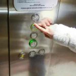В витебской многоэтажке загорелся лифт