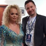 Похудевшая после болезни Лариса Долина впервые появилась на публике