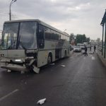 Автобус врезался в несколько машин на выезде из Минска