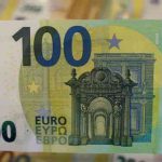 Новые купюры в 100 и 200 евро вводятся в обращение в ЕС