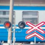 В Минском районе пьяный водитель легковушки попал под поезд