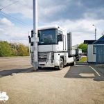 В Гродно грузовик выкатился на остановку: двое пострадавших