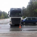 Под Полоцком фура протаранила Peugeot