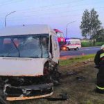 В Смолевичском районе микроавтобус врезался в фонарь: водителя деблокировали спасатели
