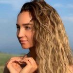 «Живот втянула?»: Ольга Бузова показала, как делает красивые снимки