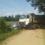 В лобовом столкновении грузовика и легковушки в Браславском районе пострадали три человека