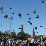 Выпускники гуляют. В Беларуси прощаются со школой