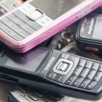 Специалисты рассказали, как сушить «утопленный» телефон дома