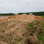 В Кличевском районе поисковики поднимают советский самолет времен войны