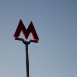 Неизвестный сообщил об угрозе взрыва на вокзале и двух станциях метро в Москве