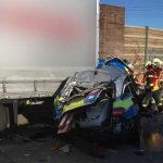 В Германии во время замены колеса погиб дальнобойщик из Беларуси: его зажало между фурой и авто полиции