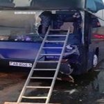 Под Одессой автобус с белорусами столкнулся с бетономешалкой: пассажиров эвакуировали через лобовое стекло