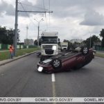 В Гомеле массовое ДТП: Geely попал под фуру и опрокинул Opel