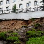 В Витебске возле Летнего амфитеатра произошел оползень