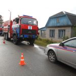 В Орше, из задымленного дома, спасатели через окно вынесли мужчину и женщину