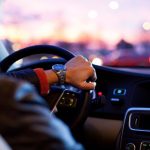 Специалисты подсказали, как выдержать долгую поездку в авто в одиночку