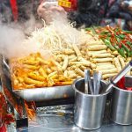 Дизентерия и ботулизм: какую опасность могут представлять продукты «с рук»
