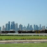Смелый эксперимент: в Катаре объяснили, зачем красят дороги в голубой цвет
