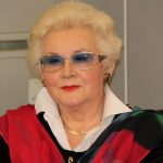 «Хорошо увлажняет сметана»: 80-летняя Анна Шатилова поделилась секретами красоты