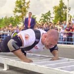 Белорус протянул 15 МАЗов и установил мировой рекорд