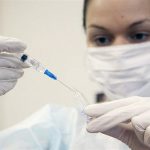 Министр пообещал удвоить зарплату медработникам