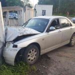 В Витебском районе автоледи на буксире въехала в бетонную стену