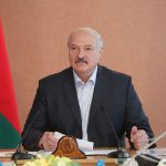 Лукашенко: «Страну раскачивать нельзя»