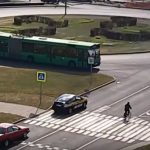В Бресте случилось «курьезное» ДТП. Велосипедист протаранил автобус