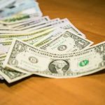 Мужчина попытался заколдовать приставов и не платить долг