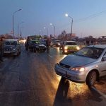 На путепроводе в Жлобине столкнулись 10 автомобилей и автобус