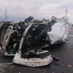 Жесткая авария на слуцкой трассе: одного водителя выбросило из салона, второй оказался под фурой