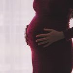 Женщина приняла злокачественную опухоль за беременность